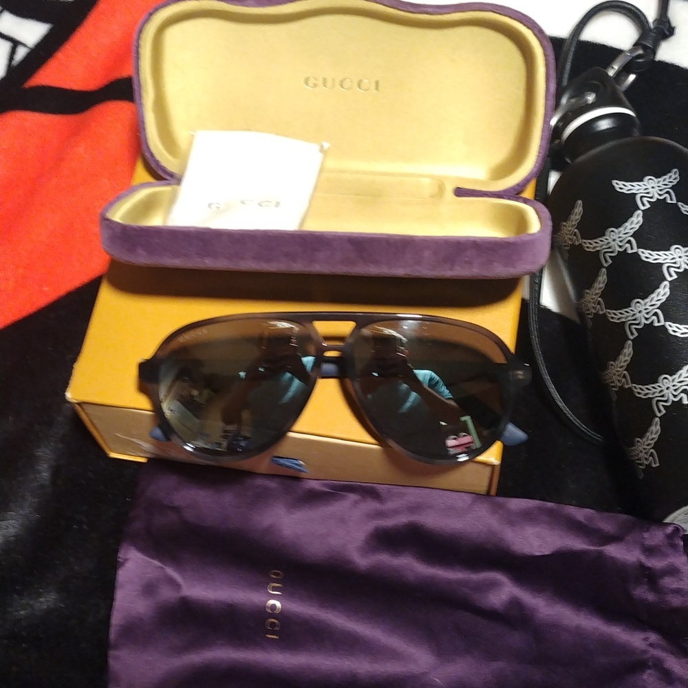 Gucci sunglasses aviator style
